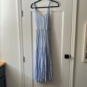 Old Navy Blue Pleated Sundress with V-Neck Sleeveless Design